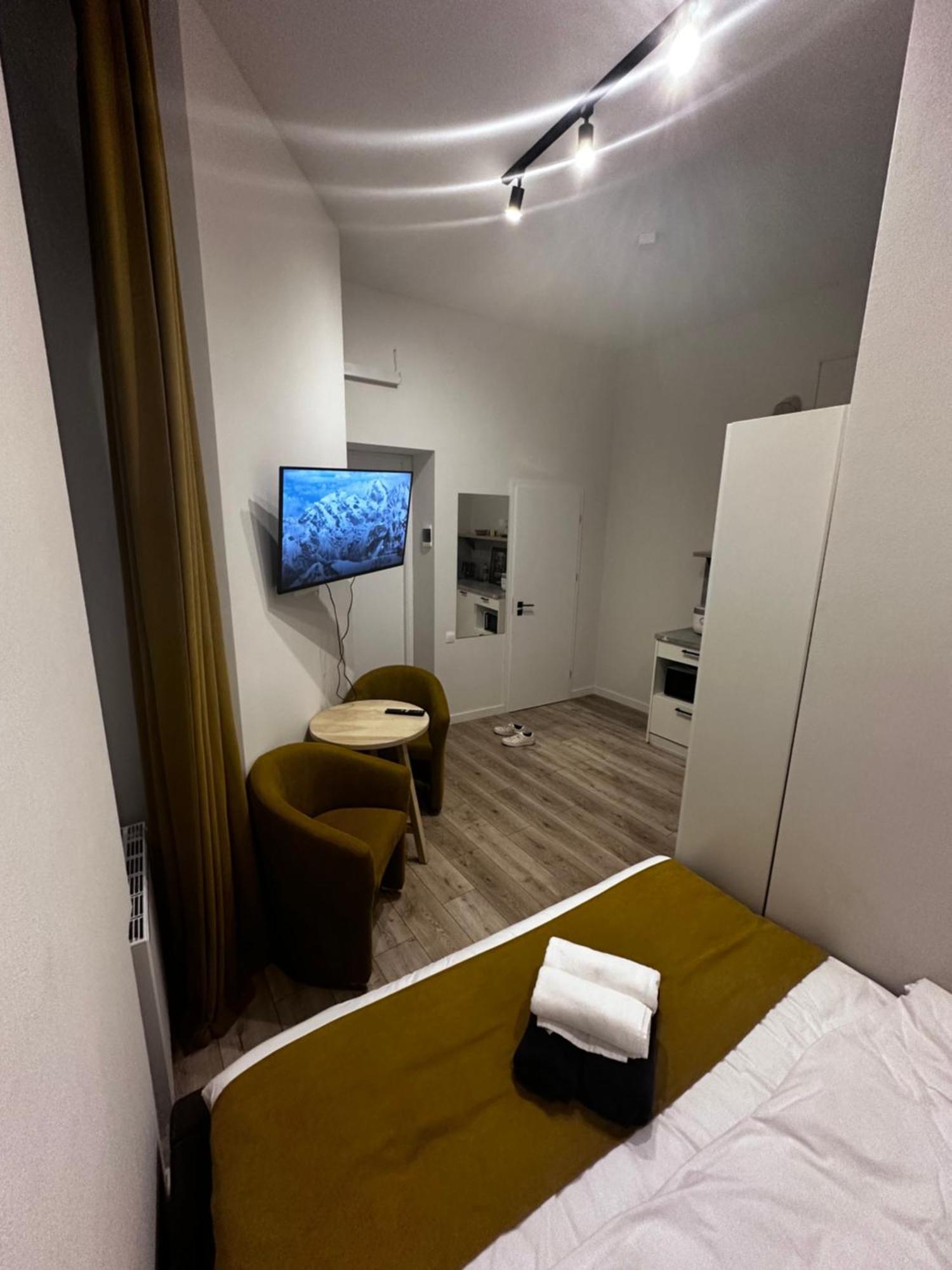 Hotel Gallery 21 Львов Экстерьер фото
