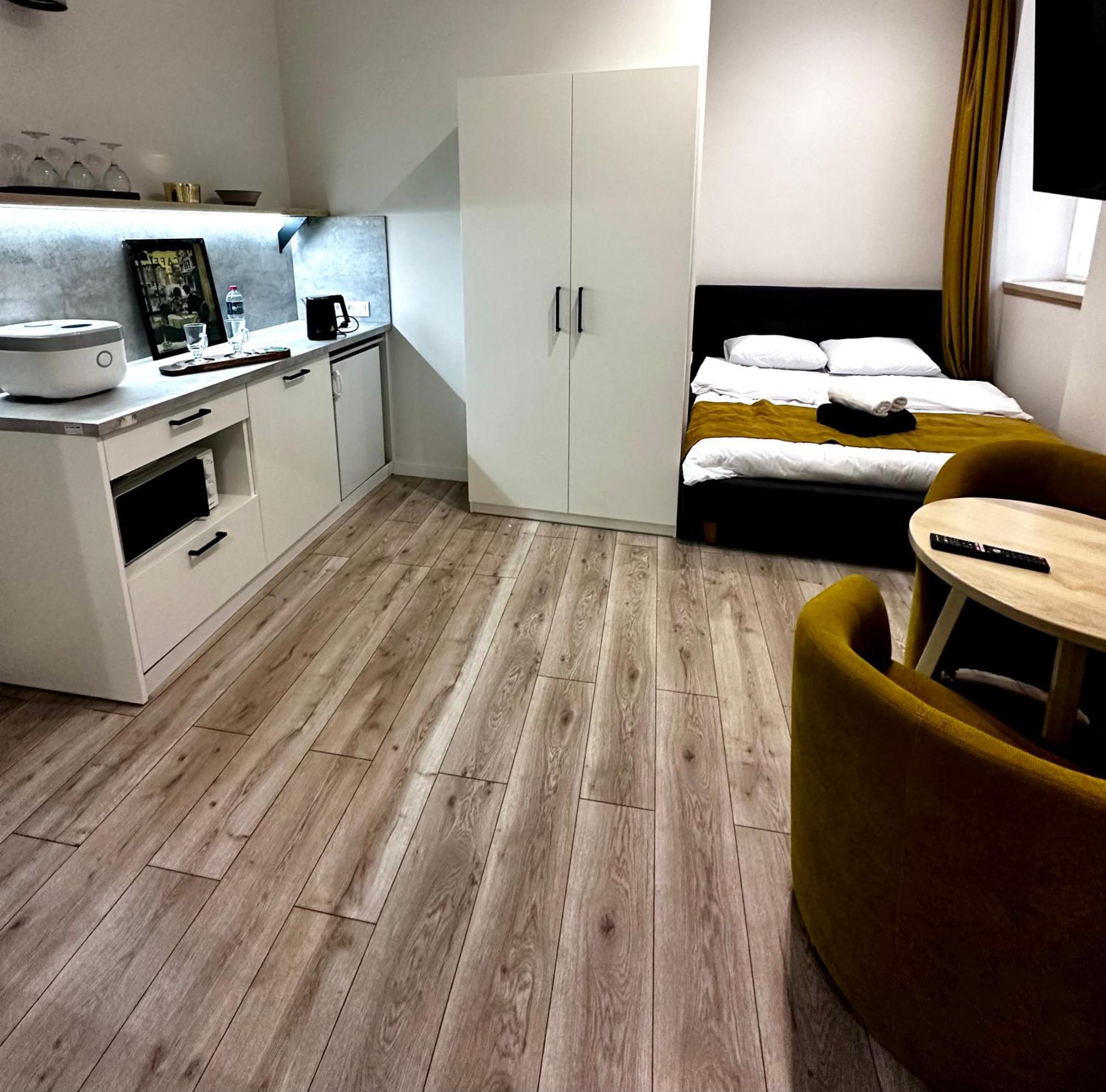 Hotel Gallery 21 Львов Экстерьер фото