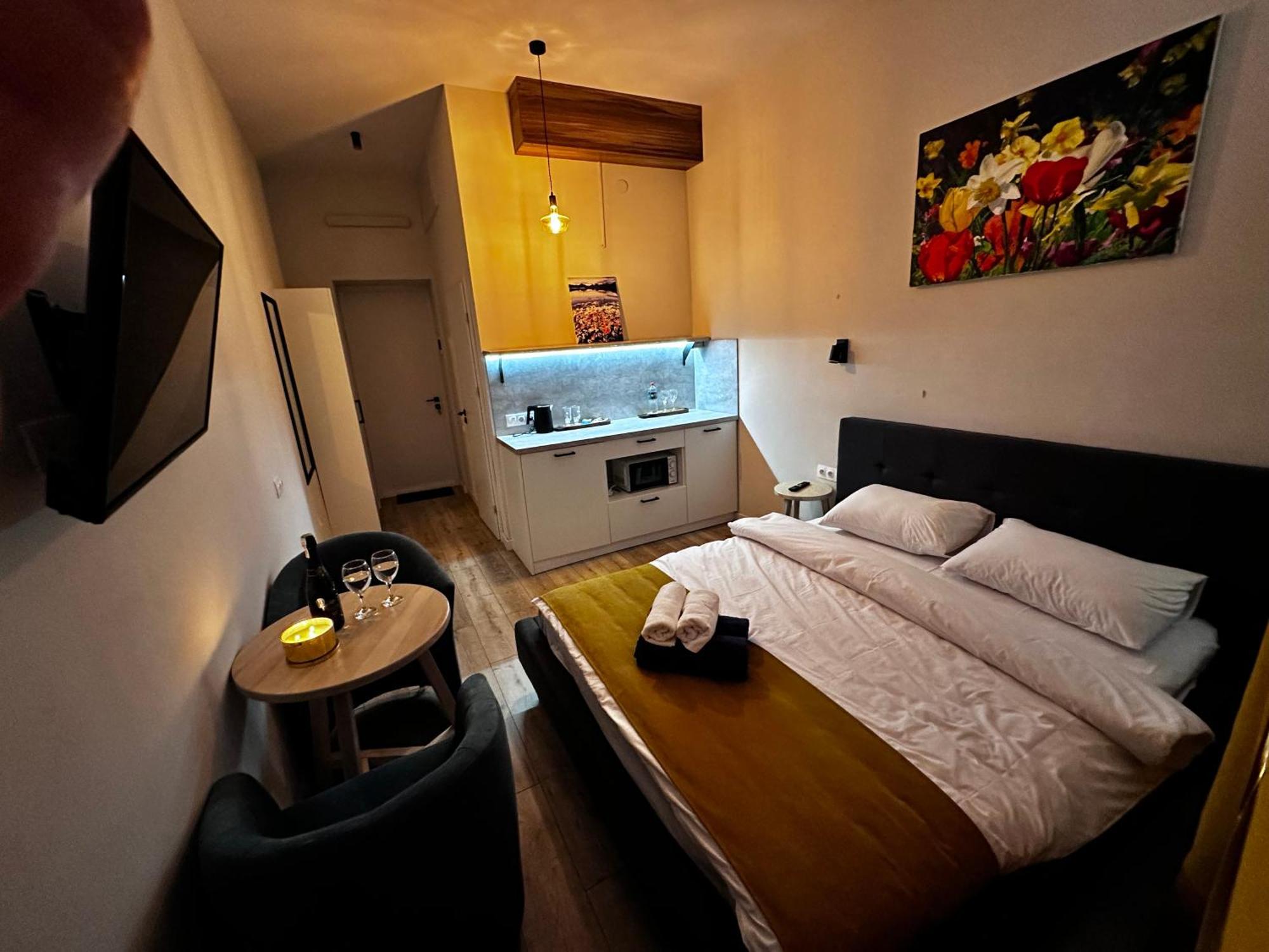 Hotel Gallery 21 Львов Экстерьер фото